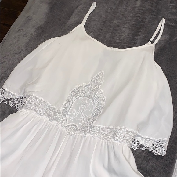 White lace bottom lined romper - Picture 2 of 5
